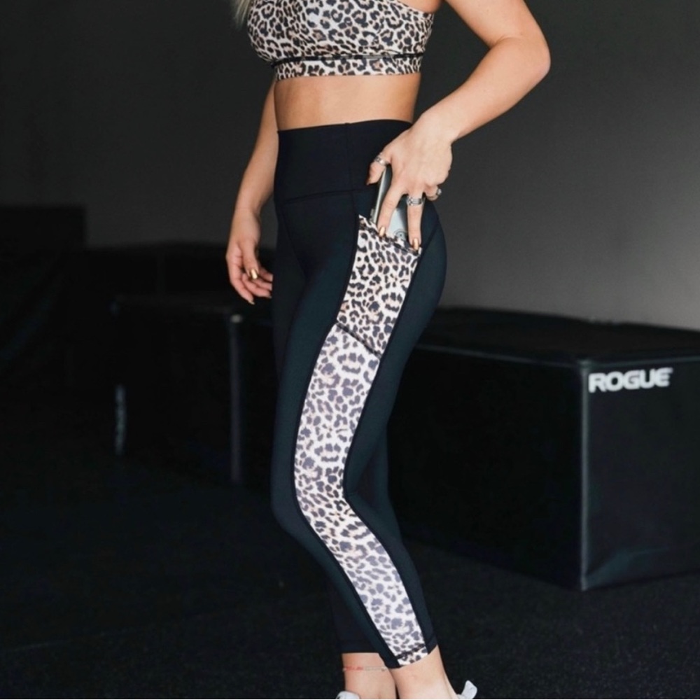 Zyia Leopard Print Cropped Leggings Size 4 Black And Brown